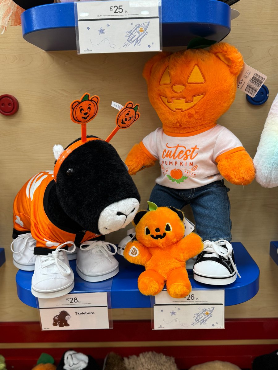 Spooky season has arrived at Build-A-Bear in Houndshill! 🎃👻 

Discover the brand new Halloween range with adorable teddies and spooky clothes and accessories that are perfect for celebrating Halloween in the cutest way. Pop in and find your favourite today! 

#Halloween