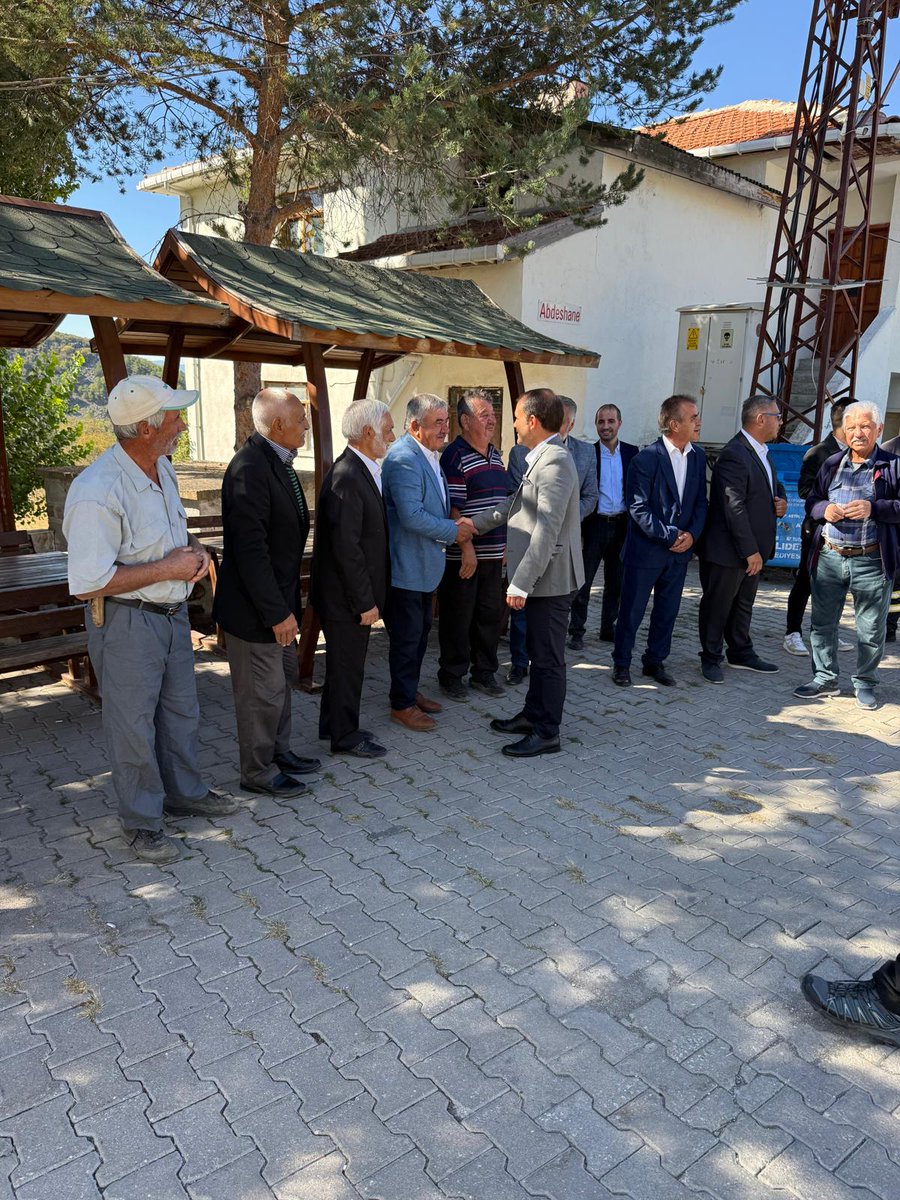 İlçemize bağlı Ahatlar köyümüzdeydik.
Sayın Kaymakamımız Soner EROL ve İlçe İdare Amirlerimiz ile birlikte Ahatlar köyümüzü ziyaret ettiler.
Ziyaret kapsamında vatandaşlarımızın talep, önerileri ve şikayetleri dinlendi planlanan yatırımlar hakkında vatandaşlarımıza bilgi verildi.