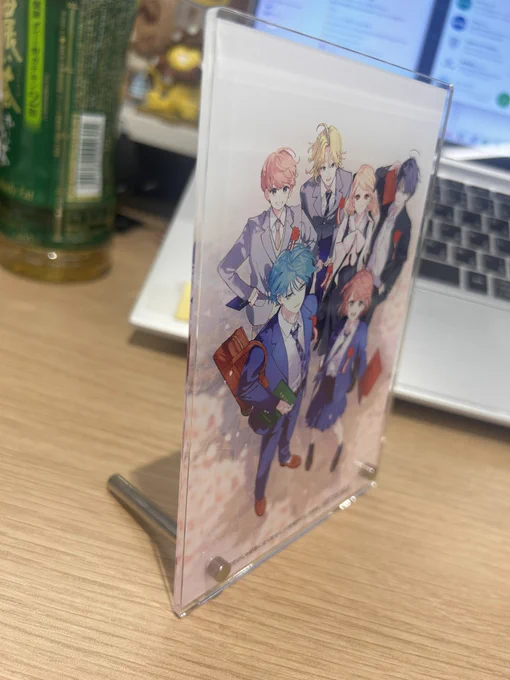 【顔好き最終回記念】 #顔だけじゃ好きになりません の最終回 記念プレゼントの見本が編集部に届きました〜〜〜〜めちゃ素敵…… これは余りにも"""""""卒業""""""""すぎる…………!!!! 発売中の花とゆめ20号の紙版についてる応募券にて応募可能です 応募待ってます!
