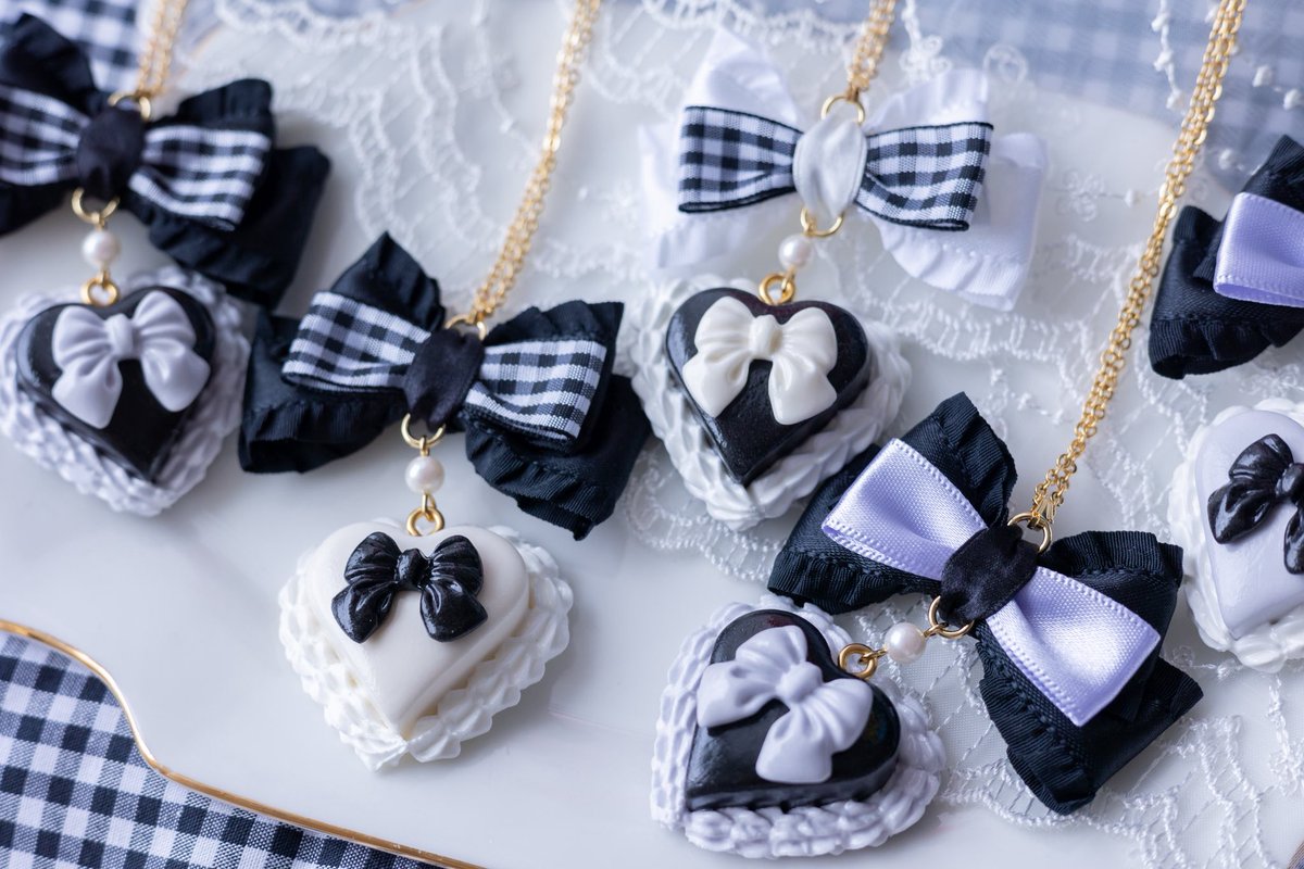 🖤カワスタ納品作品💜

🤍コウモリうさみつあみリボン
🤍リボンケーキネックレス

ハロウィンコーデやブラックコーデにぴったりなアイテムたち🦇🤍🖤