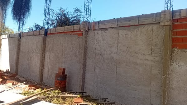 SITRAMColon's tweet photo. 🏗️✨ Continuamos edificando el futuro Salón de Usos Múltiples 🏠🎉 que disfrutarán todos nuestros afiliados 🤝💪. SI.TRA.M. 🚩
https://t.co/GJLQ3zbVZv https://t.co/j7XeScMvvH