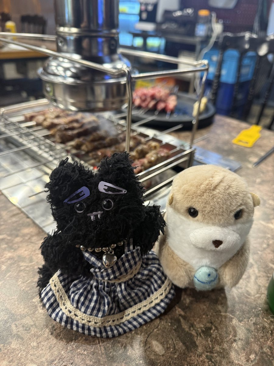 양 꼬 치
사진을 안찍는편인데도 사진첩에 늘 있는 양꼬치 사진… (⁎⁍̴̀﹃ ⁍̴́⁎) 
셔누랑 양꼬치 먹어보는게 소원이에요

#올드보이몬베베
#몬스타엑스