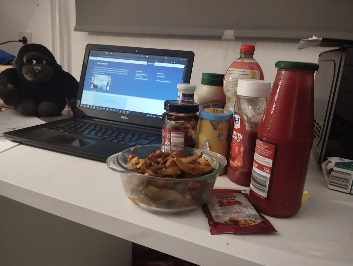 Mubasha95406539's tweet image. Work mode: ON 💻🍟Work mode: ON 💻🍟
Chips in one hand, deadlines on the screen, and my little mouse puppet colleague keeping an eye on me from the back 🐭😂
Sometimes, work feels less stressful when you’ve got snacks and quirky company!

#WorkVibes #SnackMode #LaptopLife