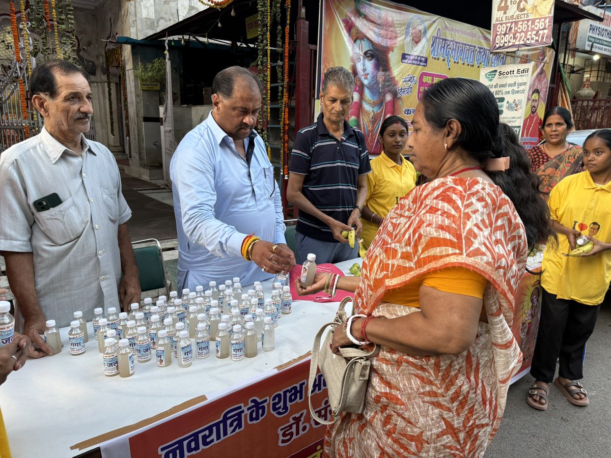 नवरात्रि के पावन अवसर पर डॉ. संजीव अरोड़ा जी द्वारा आयोजित गंगा जल वितरण कार्यक्रम में सम्मिलित होने का सौभाग्य प्राप्त हुआ।

यह आयोजन न केवल हमारी आस्था का प्रतीक है, बल्कि समाज में धार्मिक, सांस्कृतिक और आध्यात्मिक मूल्यों को सशक्त करने का प्रेरणास्रोत भी है।

#नवरात्रि2025