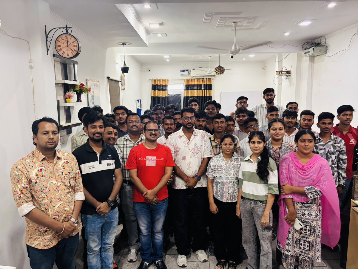 आज  हनुमानगढ़ टाउन के royal institute it &amp; management कोचिंग सेंटर में बढ़ते नशे की रोकथाम सेमिनार में बतौर अतिथि भाग लिया और युवाओं को नशे से दूर रहने के लिए प्रेरित किया ! धन्यवाद royal institute परिवार का जो हमे बुलाकर इतना मान सम्मान दिया ! 
#hanumangarh