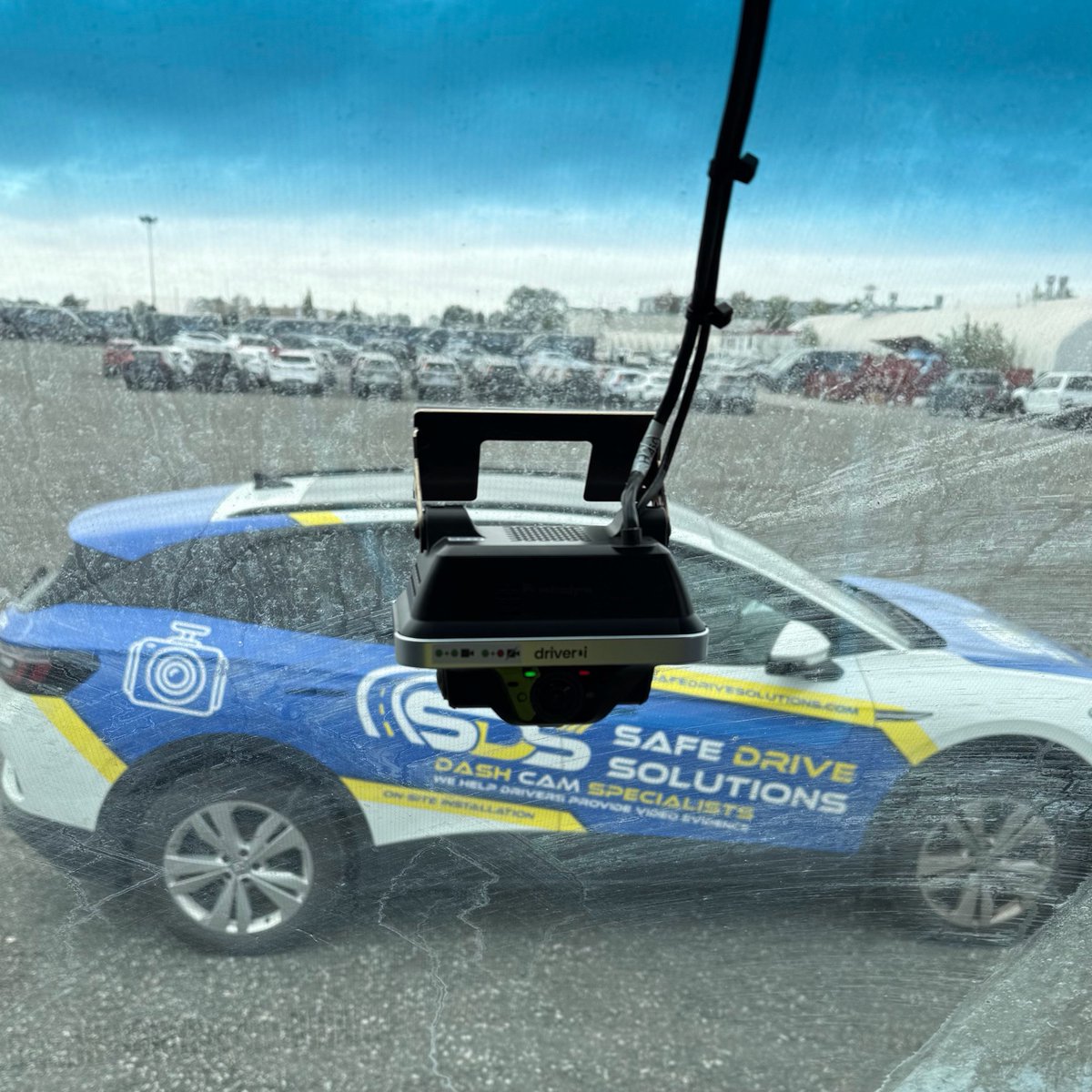 SafeDriveSolut1's tweet photo. We install #dashcams #dashcamera for #fleets all the time. This fleet got #netradyne cameras installed. We take care of clients in #toronto and #vancouver. 

With so many options on the market how do you decide what is right for you? 
https://t.co/96irZkvOYK https://t.co/nij2PBEaEQ