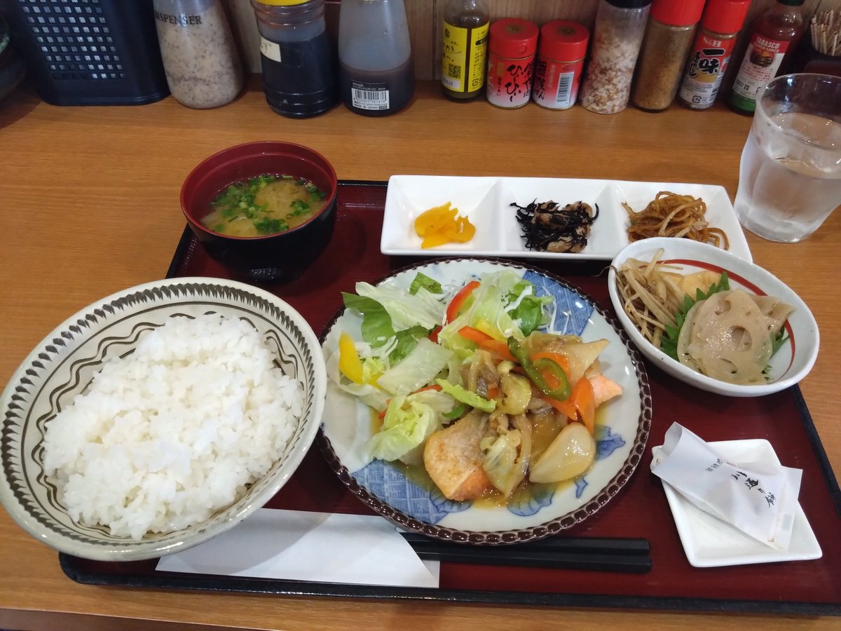 この1ヶ月まともなごはん生活は“和”さんによって守られたと言っても過言じゃない
ママ〜あざ〜す♪
今日のチャンチャン焼きもサイコーだったよ♡