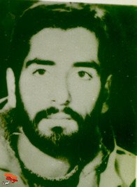 خاطره ای که بیاد دارم
از #قهرمانان_محمدشهر  ،شهید کربلایِ پنج ابراهیم ناطقی از همکلاسیهای دوران راهنماییم که به مزاح لقب ناطقی سیاهه گرفته بود وعاقبت بخیر شدو روسفید...
وما هنوز اندر خم یک کوچه ایم .