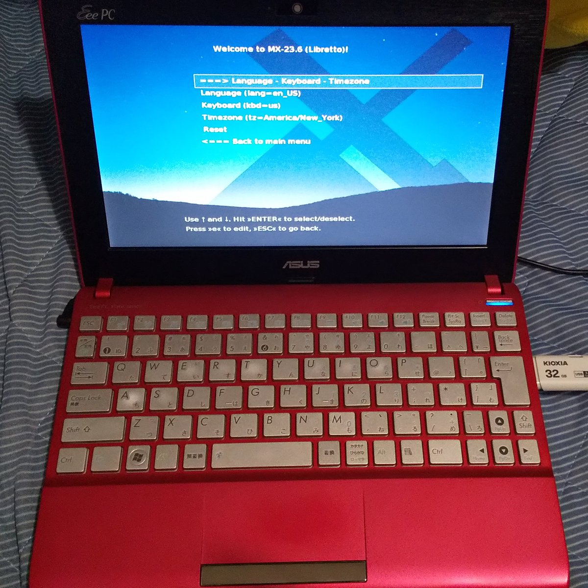 idcg_azalea's tweet photo. 魔改造PC、起動はするんだけど最初からフリーズしたりして、何とかインストールまで漕ぎ着けたんだけど、そっからは挙動が安定しないからインストールし直せないかなって何度かやるんだけど、もう出来なくなった
インストールが95%まで行ってフリーズドボンしてからもうOS自体消えたっぽい(SSD https://t.co/4CFeAv8HFw