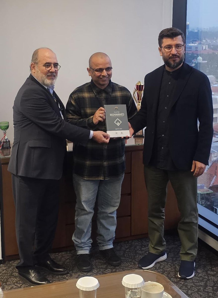 📖 Uluslararası Dini Yayıncılar Derneği’nden Mizan Publishing Ziyareti

Uluslararası Dini Yayıncılar Derneği olarak Endonezya’nın önde gelen İslami yayın evlerinden Mizan Publishing’i yerinde ziyaret ettik.

🤝 Gerçekleştirdiğimiz toplantıda, yayın evinin CEO’su ve yönetim kurulu