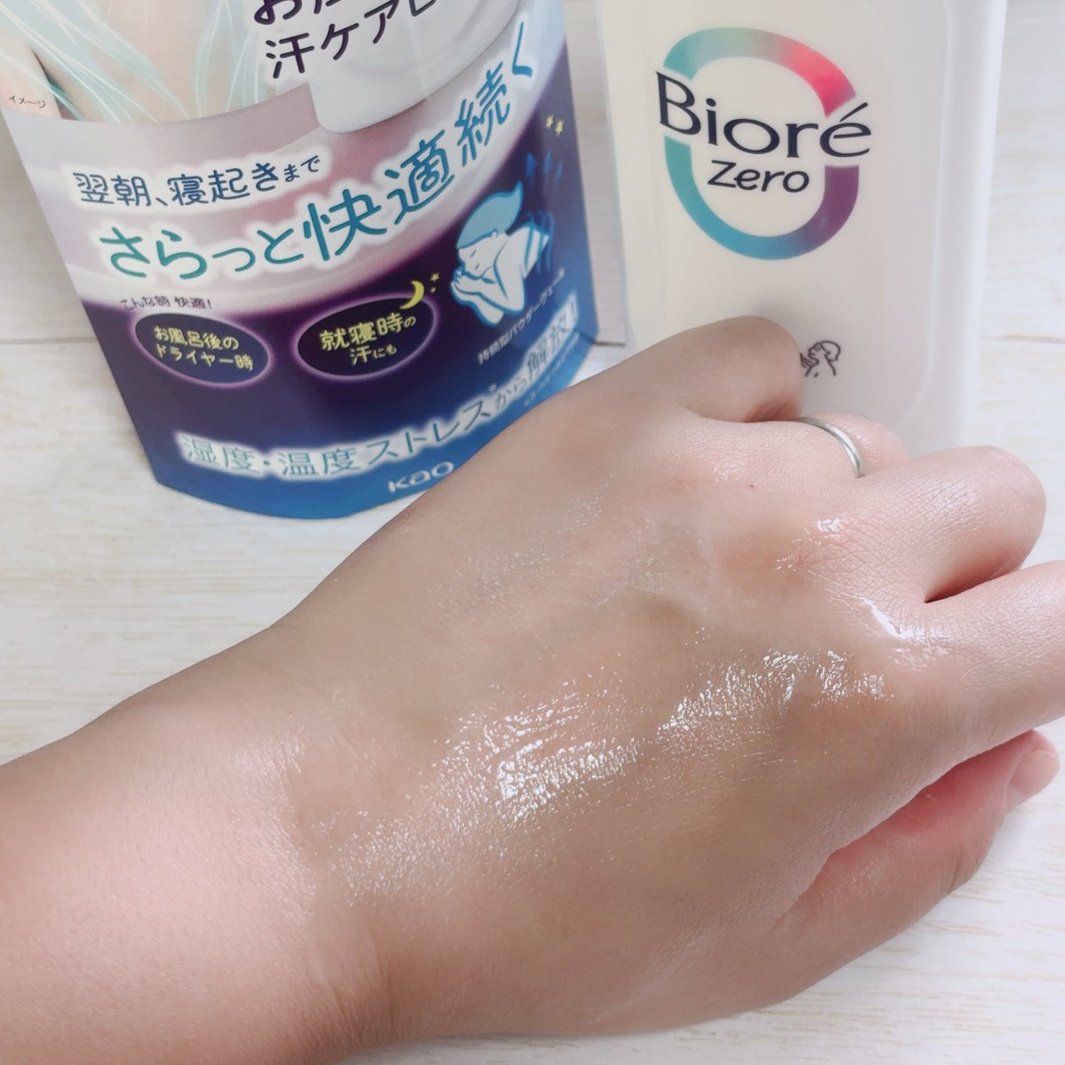 midorico78cosme's tweet image. #PR #ビオレ #biore 

ビオレＺｅｒｏ / お風呂で使う汗ケアローション
melt / モイストコンディショニング ウォーターmelt / スパークリングケアスプレー

まだまだお風呂上がりは暑い！！！
せっかくお風呂はいったのに、ドライヤー始まったらもう汗まみれ···がデフォルトの夏☀️🛁