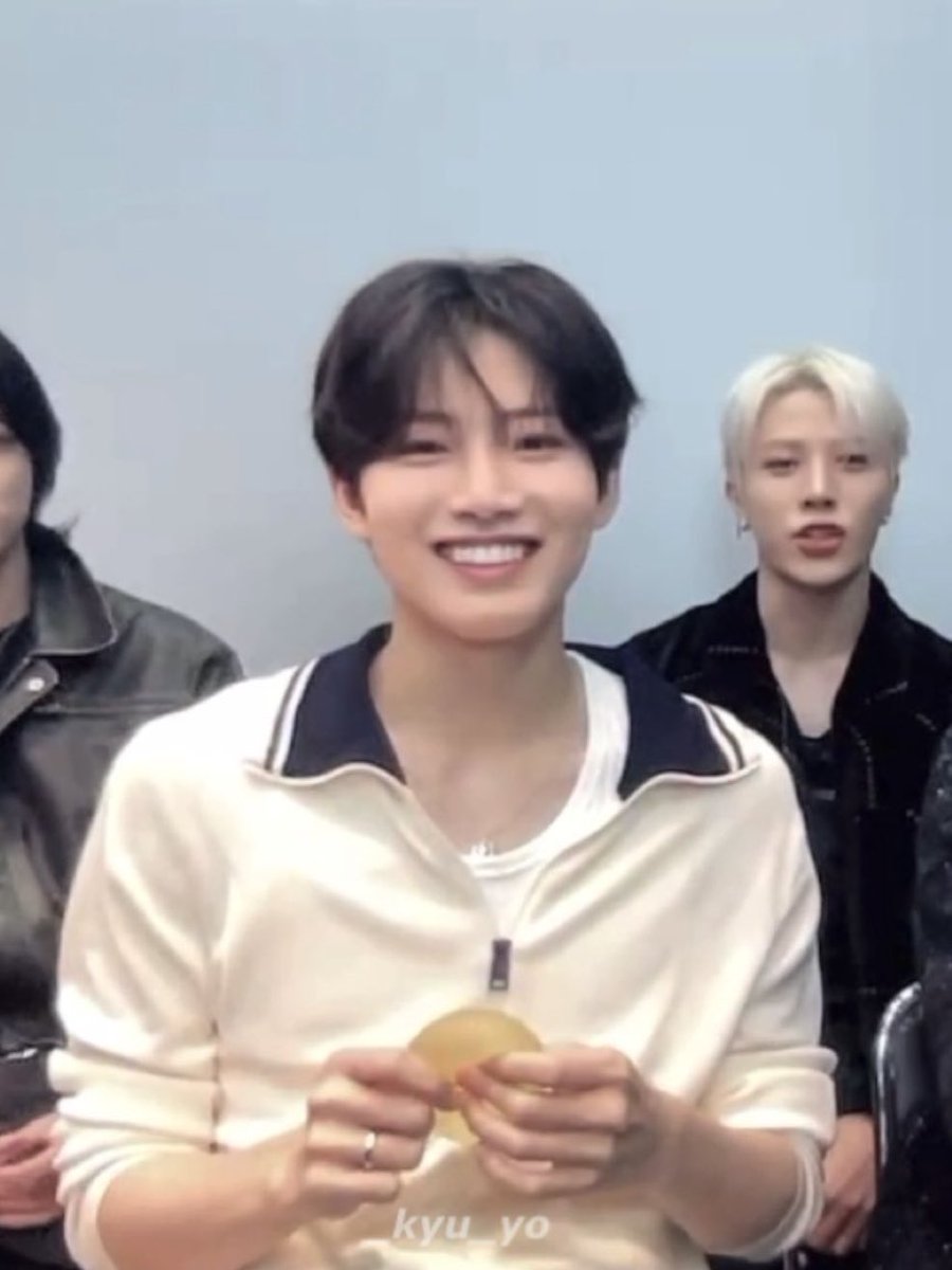 ジュンギュ、右手薬指に指輪、ありがとう