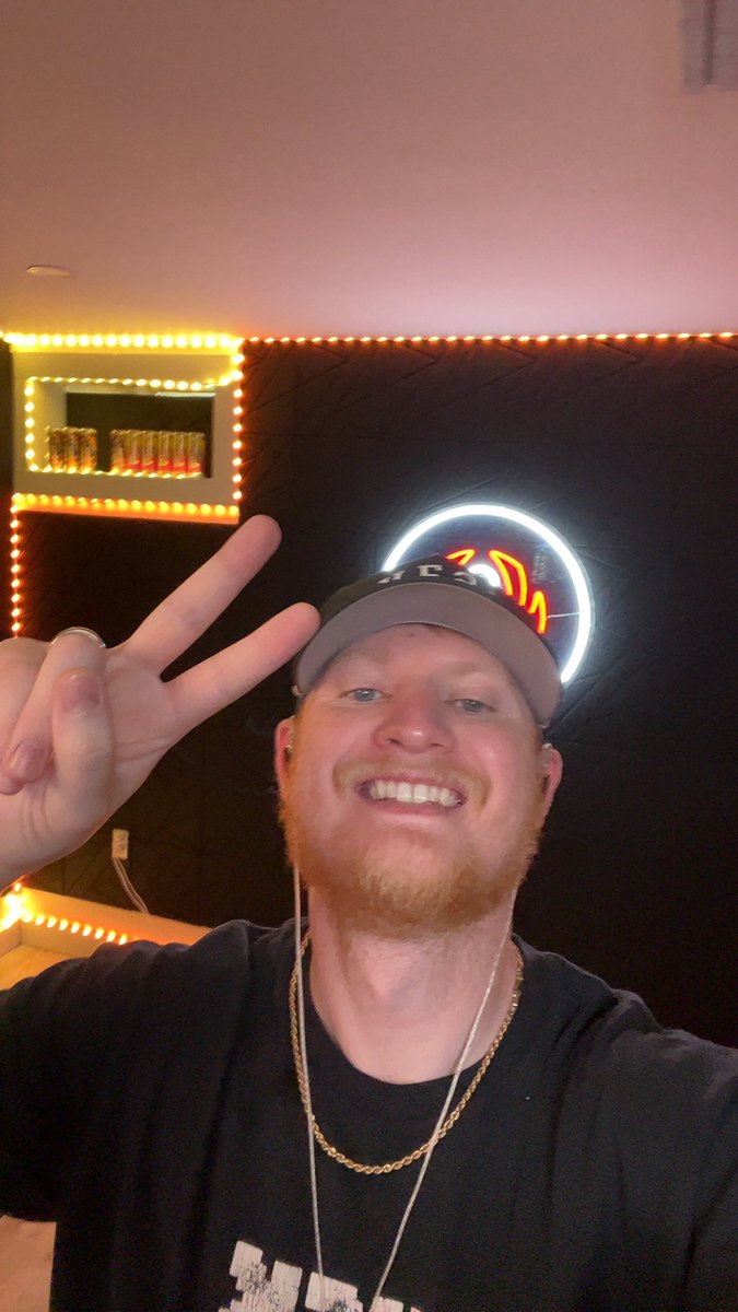CroweGamingg's tweet photo. Today is a great day! 

No one can tell me otherwise 🫡

Come vibe!

https://t.co/F4HRhtMUQI https://t.co/IrMacsSWK7