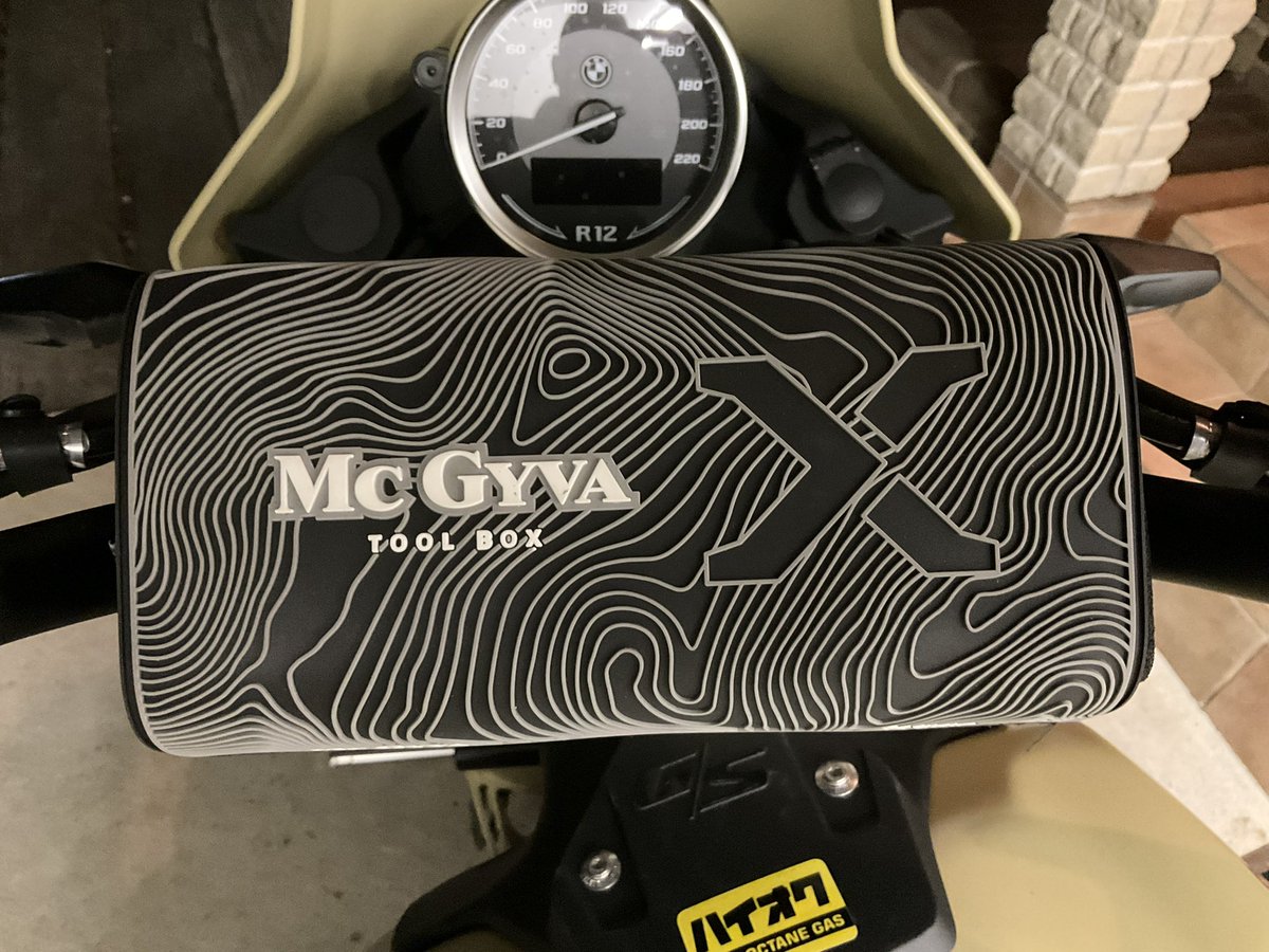 KTM819O4's tweet image. #R12GS #XGRIP #ToolBox #StayOnTrack 
ナビとかパニアケースとか付けないよ！