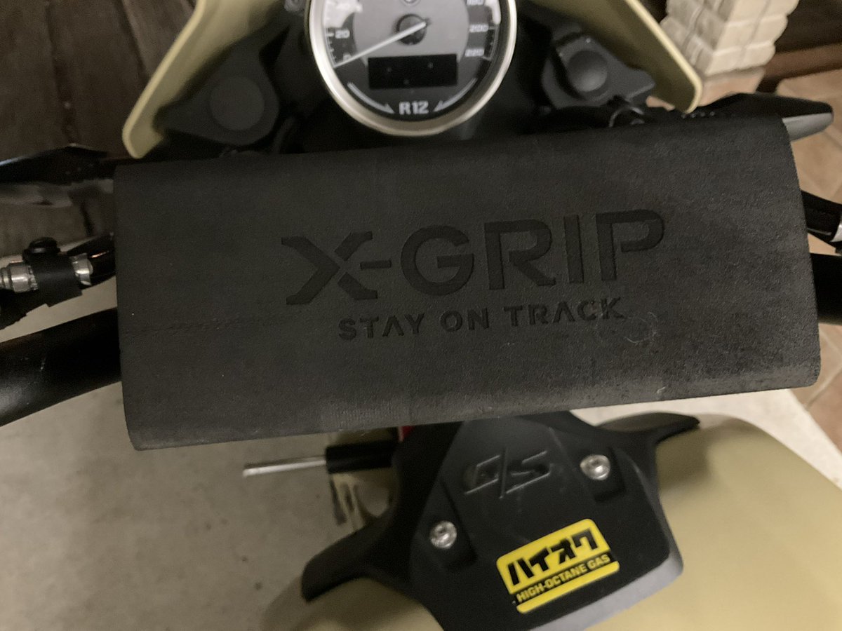 KTM819O4's tweet image. #R12GS #XGRIP #ToolBox #StayOnTrack 
ナビとかパニアケースとか付けないよ！