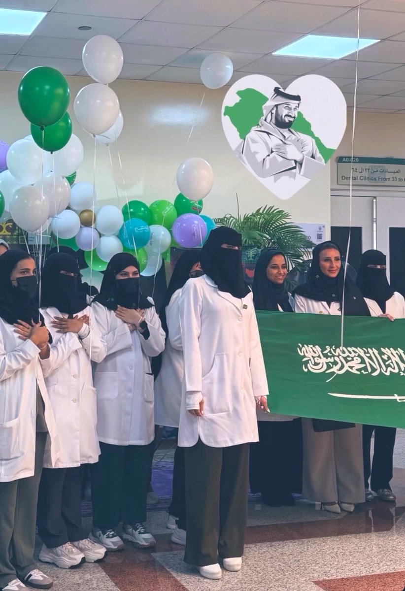 uqudent_sc's tweet photo. 🔰 ┃ بكل فخر واعتزاز يشارككم نادي كلية طب الأسنان بجامعة أم القرى فرحة اليوم الوطني الـ95، رافعين أسمى آيات التهاني والتبريكات لمقام خادم الحرمين الشريفين وسمو ولي عهده الأمين، 
وللشعب السعودي الكريم.🇸🇦⚔️💚
#اليوم_الوطني_السعودي95
#جذور_UQUDENT_SC
#جامعة_أم_القرى https://t.co/NTLGYMivwA