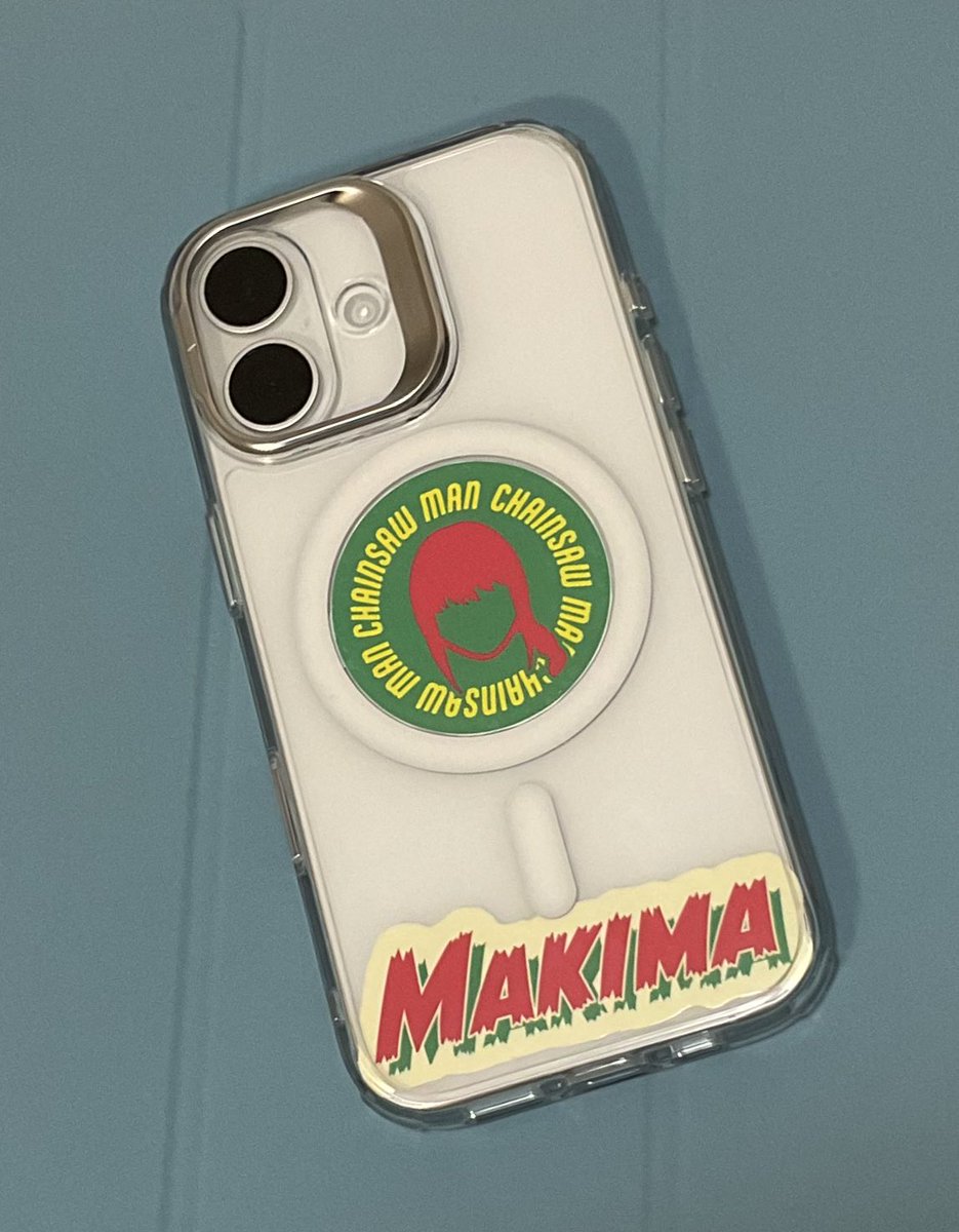 Gloria3194's tweet photo. モンスター2本買ったら貰えるステッカー
iPhoneケースのMagSafeの部分に
ピッタリ収まる✌️
このためにこのサイズにしたのかな？
 #チェンソーマン  #ローソンコラボ https://t.co/u8o6C6t4FY