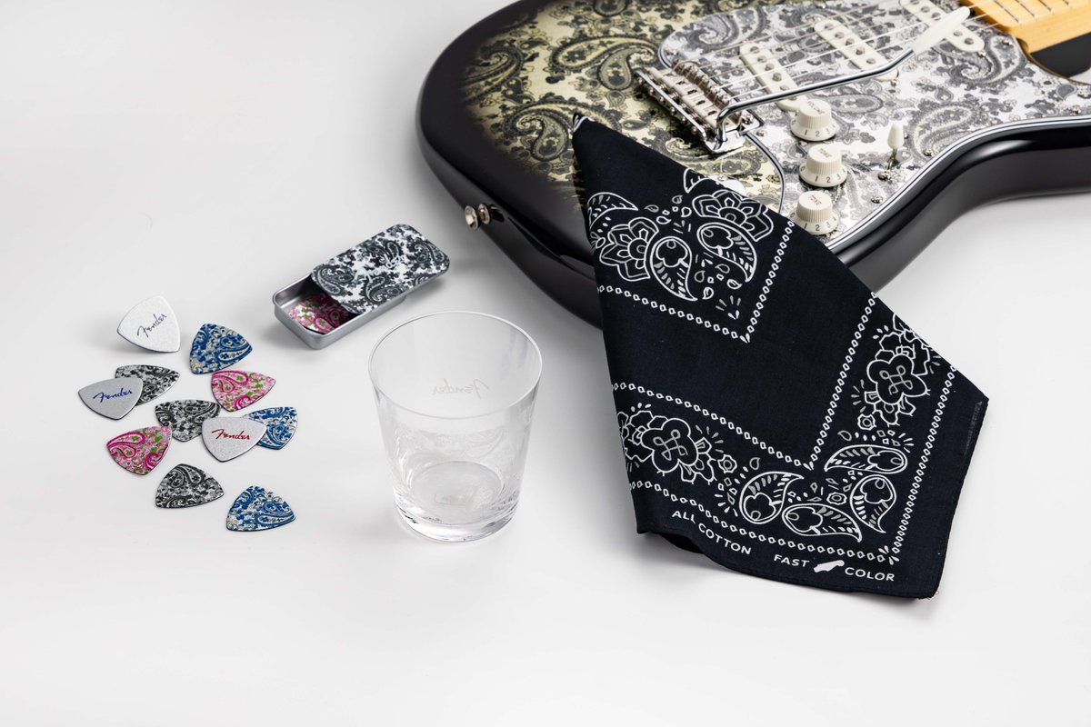 アイコニックなペイズリー柄を纏った 『Limited Paisley Collection