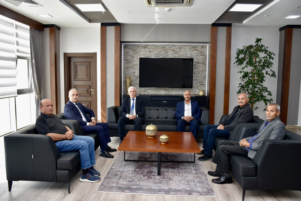 Kırşehir Şehit Aileleri Derneği Başkanı Sayın Mutlu KILIÇARSLAN ve Yönetim Kurulu Üyeleri, İl Emniyet Müdürümüz Sayın Mesut GÖRÜCÜ’yü makamında ziyaret ederek hayırlı olsun dileklerinde bulundular.
Nazik ziyaretleri için kendilerine teşekkür ederiz.