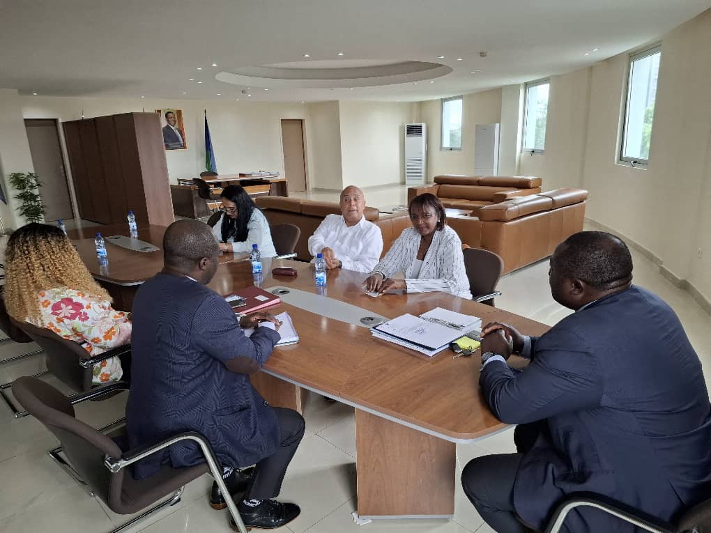 <a href="/Acorec_Cuba/">ACOREC S.A</a>  participa activamente en el intercambio con el presidente de la Cámara de Comercio de Guinea Ecuatorial, promoviendo oportunidades de colaboración y desarrollo económico. 🇨🇺🇬🇶 
#Acorec 
#MINCEX_CUBA 
#GecomexCuba