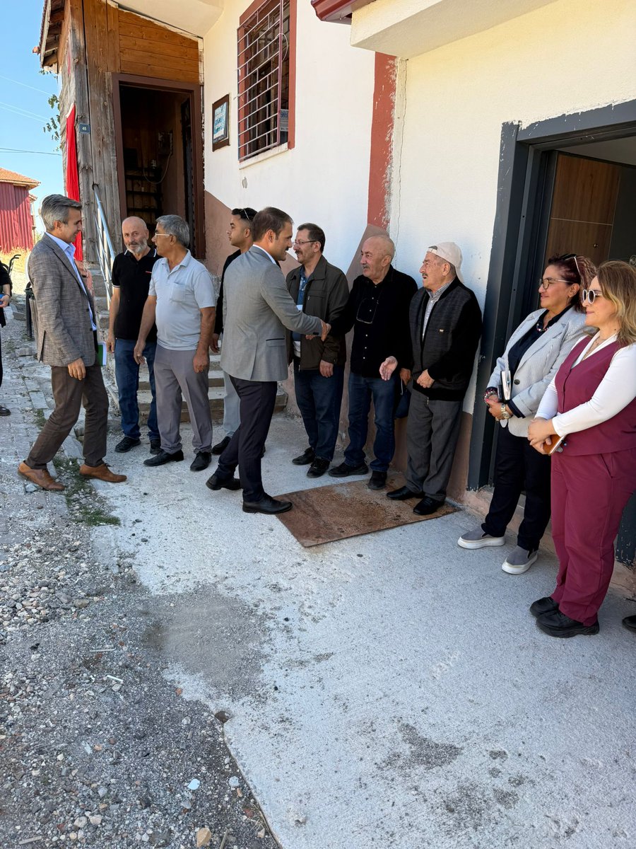 İlçemize bağlı Kuyubaşı köyümüzdeydik.
Sayın Kaymakamımız Soner EROL, İlçe İdare Amirlerimiz ile birlikte Kuyubaşı köyümüzü ziyaret ettiler.
Ziyaret kapsamında vatandaşlarımızın talep, önerileri ve şikayetleri dinlendi planlanan yatırımlar hakkında vatandaşlarımıza bilgi verildi.