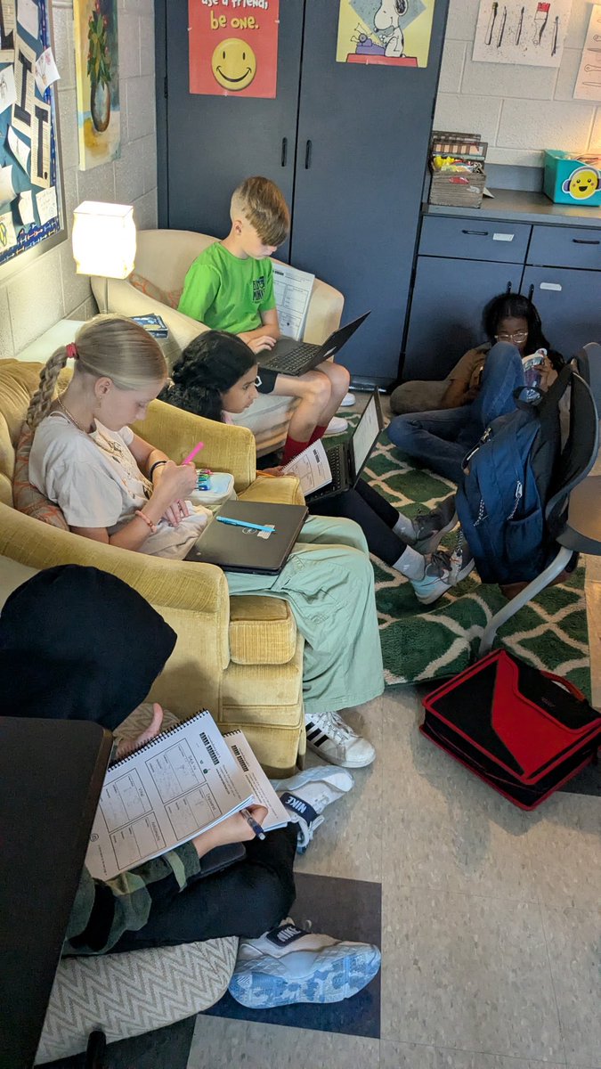 Cozy reading time in Ambassadors English! #WeLovetoRead <a href="/MMS_principals/">MMS principals</a>