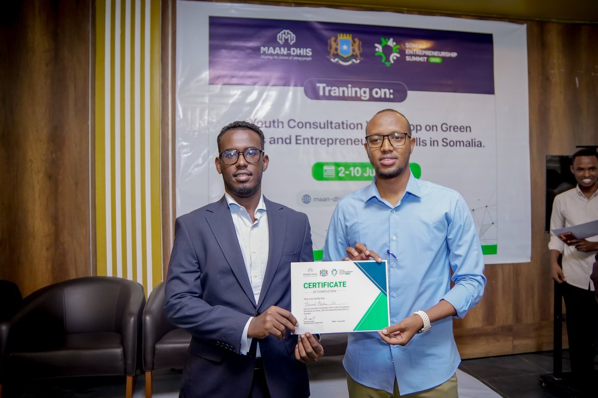 Maandhis_Youth's tweet photo. In collaboration with the Somali Government, #Maandhis is actively engaging Somali youth and women entrepreneurs through a dedicated workshop on Green Jobs and innovative resilience solutions. This initiative aims to address climate-related disasters impacting vulnerable communities, driving sustainable livelihoods, and improving access to energy. Together, we are building a resilient future for Somalia. #SES2025 #Localization #SomaliEntrepreneurshipSummit #GreenJobs #ClimateAction