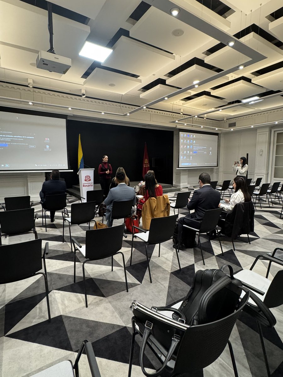 El de hoy es un día histórico para nosotros en <a href="/URosario/">URosario</a>. 

L@s Estudiantes de la Maestría en Derecho Penal hoy sustentan sus artículos de investigación. 

Tenemos todo tipo de investigaciones y reflexiones sobre temas de Derecho Penal. 

#SoyProfeJuris