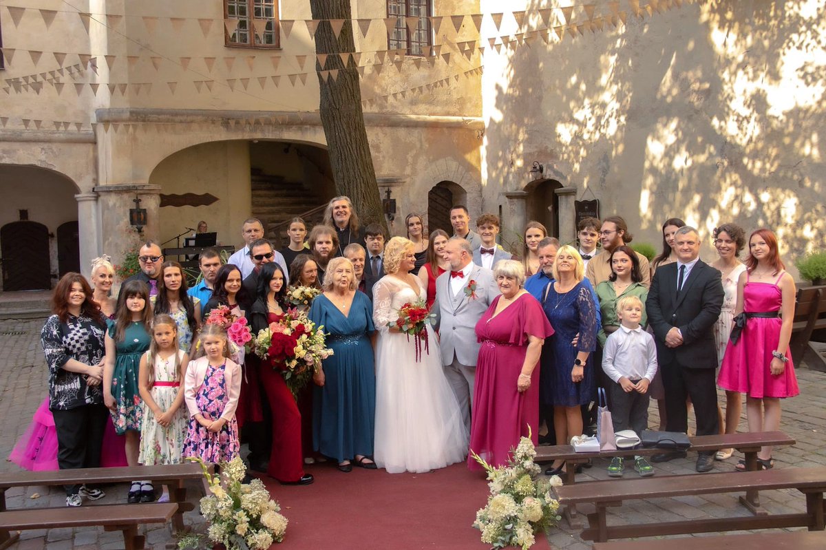 vkoralis's tweet image. Daži jautā, vai es tagad , rudenī un ziemā,  turpinu stradāt. Jā, protams! Tagad tikai īstas saules noskaņas pēc garas lietainas vasaras.

Svētki arī ārpus reliģiskām organizācijām - ticu.lv

#kāzas #balle #svētki #pils #mīlestība  #notikums #brīvticība #mācītājs