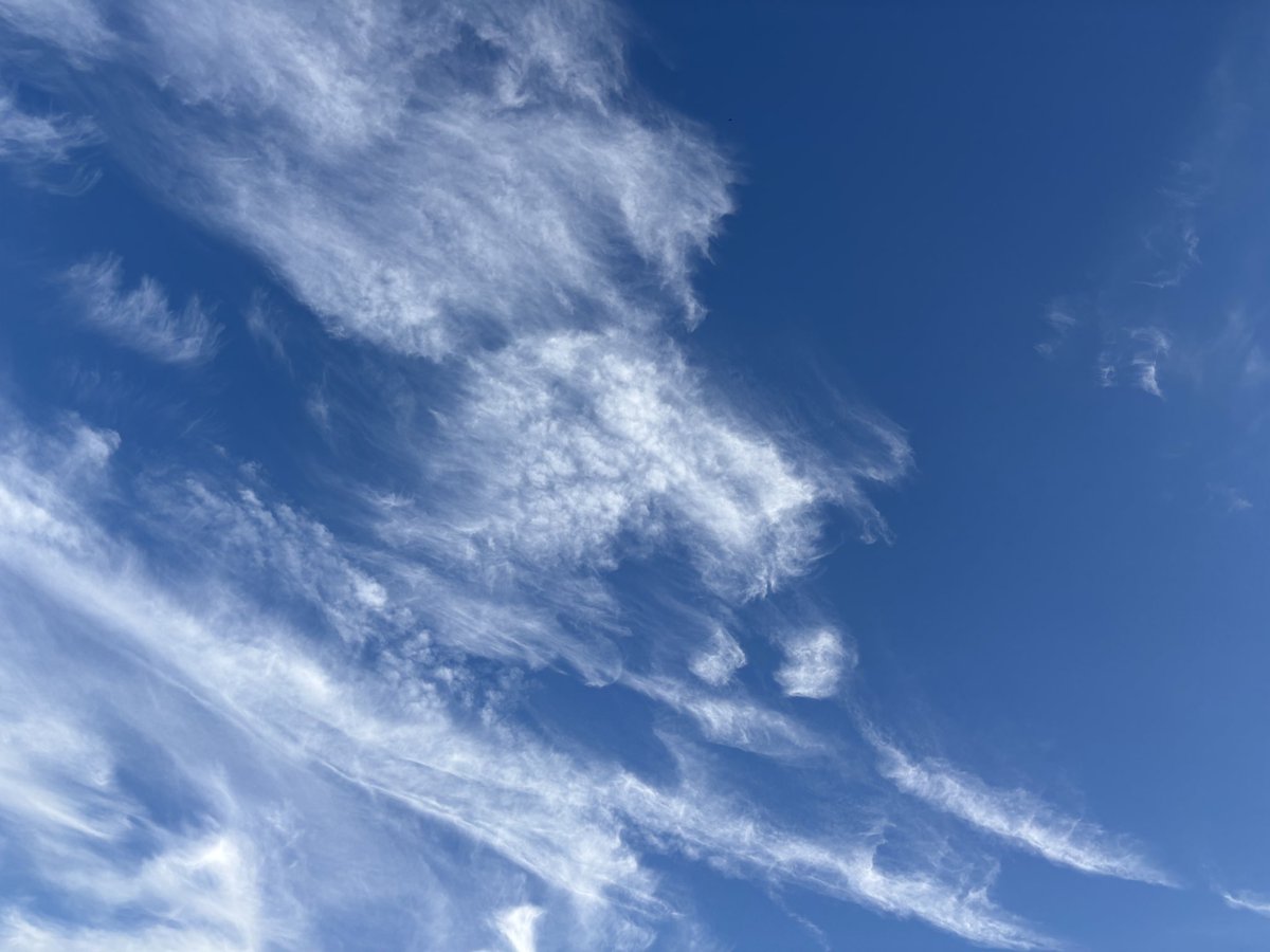 雲の顔 動画】雲の切れ間にハッキリと現れた人の顔！これは神の顔なのか