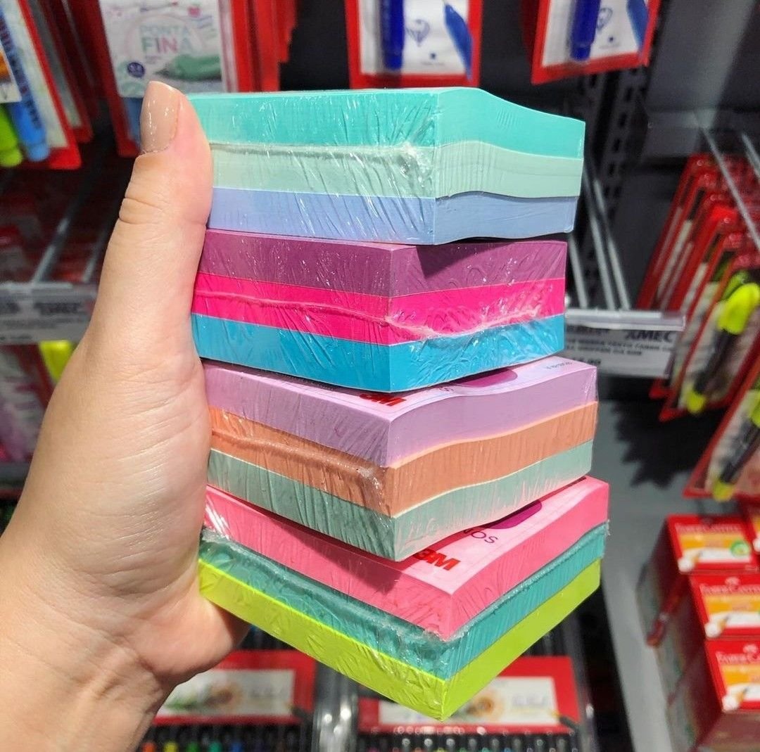 Aakashi_123's tweet image. Am I the only one who is obsessed with sticky notes