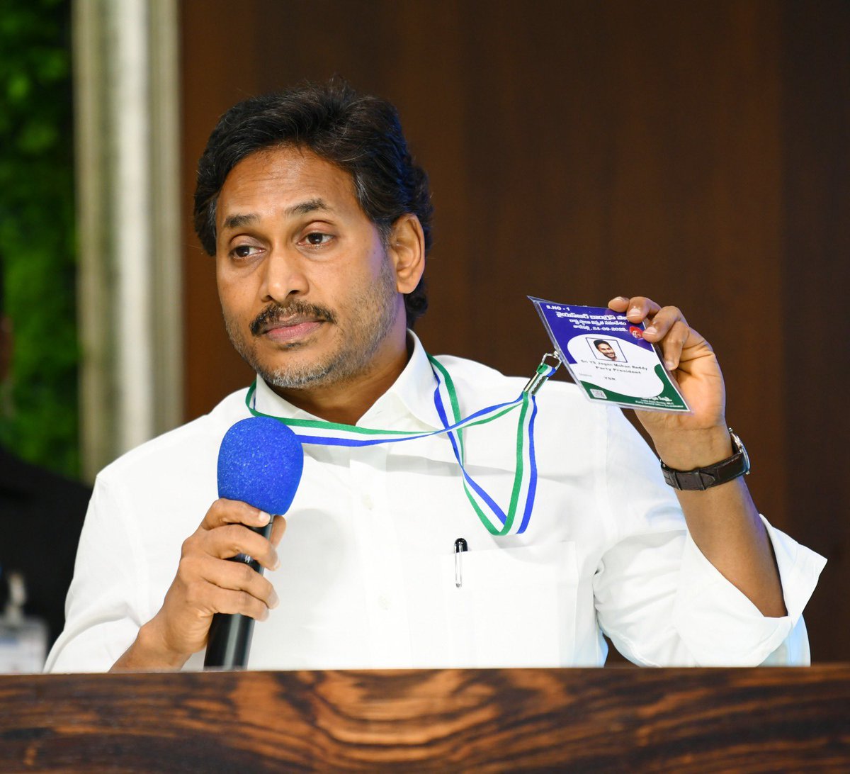 tollywood's tweet image. ఇది చట్టాలకు, రాజ్యంగానికి వ్యతిరేకంగా పని చేసే #REDBOOK కాదు..
అన్యాయానికి గురిఅయిన ప్రతి ఒక్కరికి. .చట్టభద్ధంగా. . న్యాయభద్ధంగా. .అండగా నిలబడి పోరాటం చేసే #DIGITALBOOK
@ysjagan #SaveAPfromTDP #SaveAPfromRedBook #SaveHumanRights