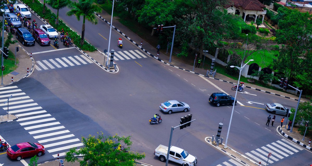 africatodayMG's tweet photo. In Rwanda, every last Saturday of the month is dedicated to Umuganda. A mandatory community service day focused on public hygiene &amp; development

On this day, all citizens come together to clean streets, plant trees, build homes for the poor &amp; address other urgent community needs https://t.co/TQAMtgskDi