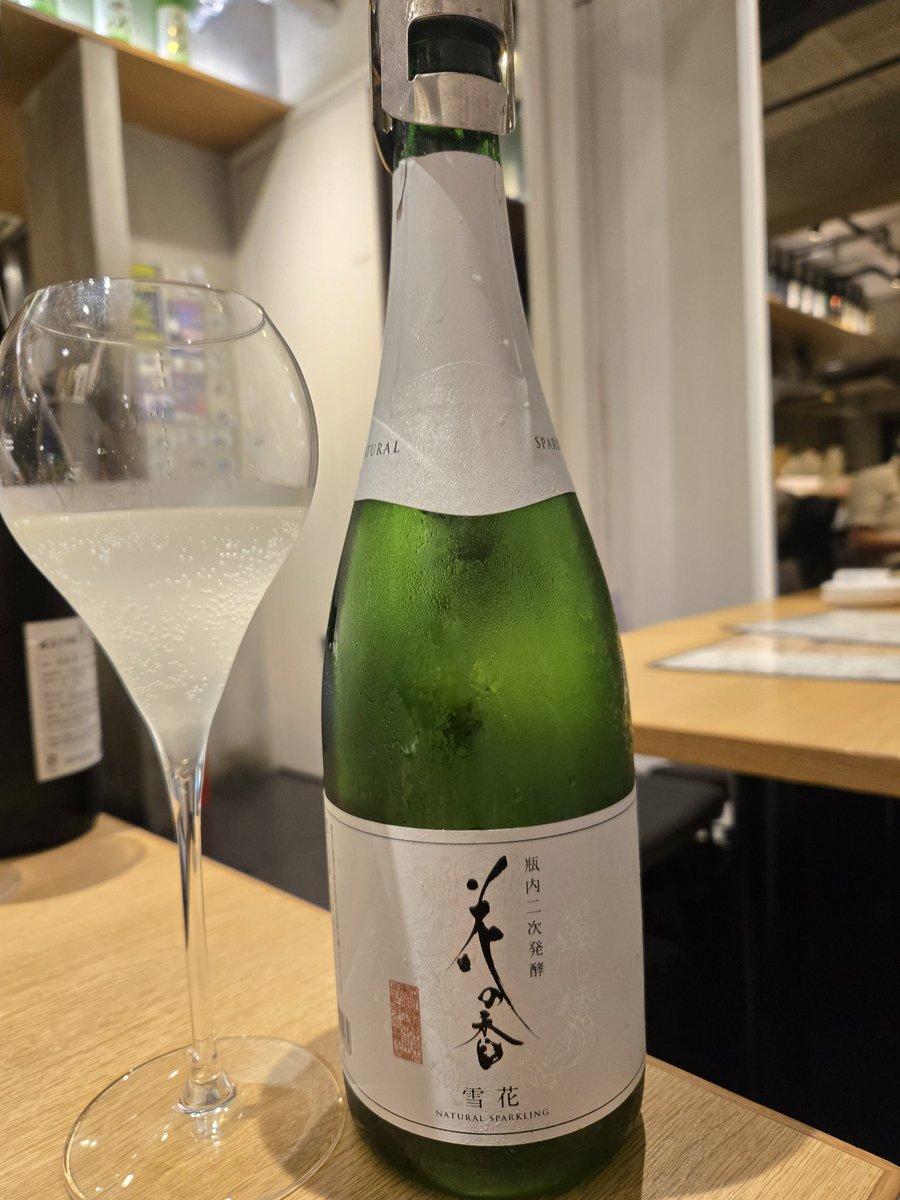 I4ddQGbywP60616's tweet image. お二人に合流させていただきー💕

お酒も美味しく、お話しも楽しくー
五橋のピンク前飲んで好みで、White頼んだらこれも好みー
おいしい

#日本酒
#日本酒好きと繋がりたい