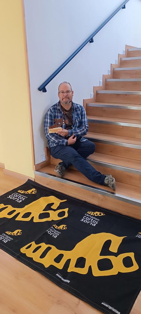 Manuel Meijide,artesano de joyas #Arsgemtum, diseñará los trofeos de #cortossoria25.

Qué bonito el diseño de los 25 años del festival 😍.
<a href="/Ayto_Soria/">Ayuntamiento de Soria</a> <a href="/cjuventudsoria/">Concejalía Juventud</a> 

#eligesoria #eligecine #eligecorto #trofeos