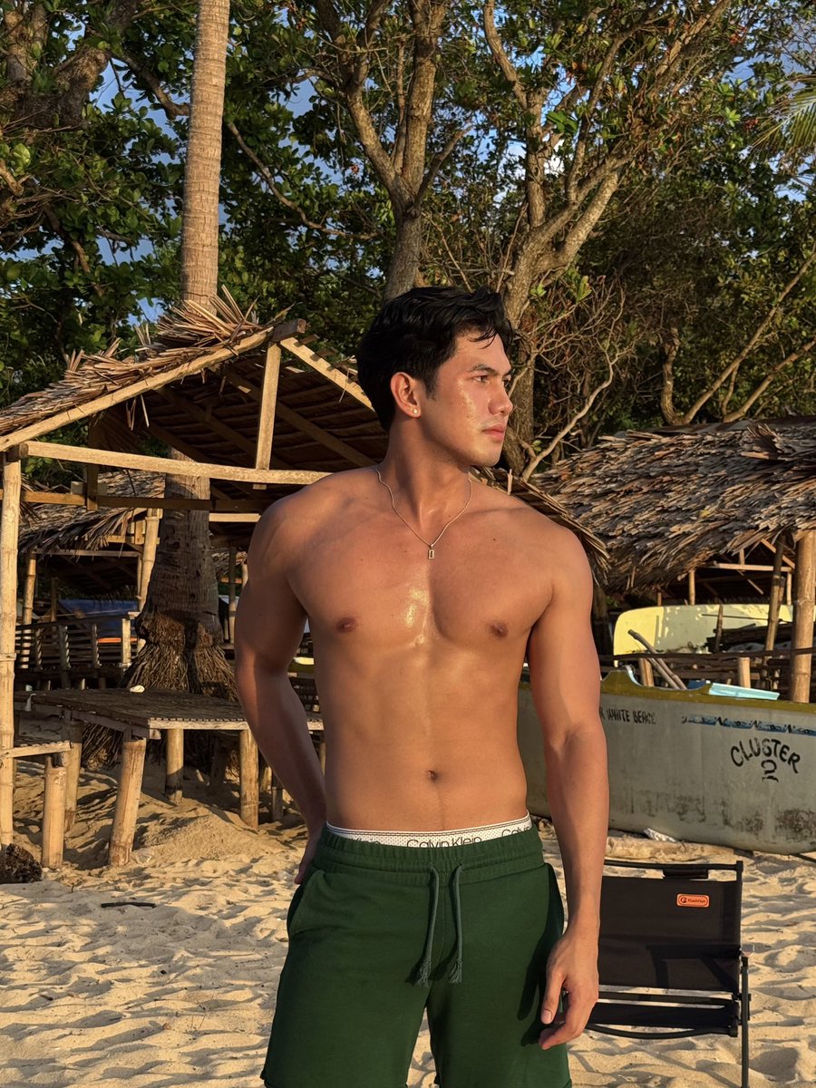 gero_ej's tweet photo. Take me back to sunsets and shirtless moment🌅 https://t.co/A4UGK0O4e1