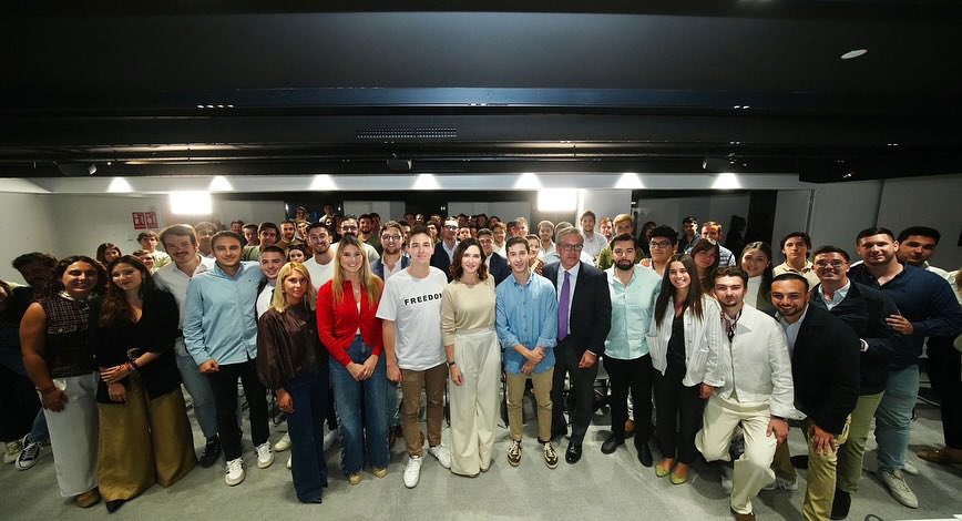 Gracias a <a href="/Idancausa/">Ignacio Dancausa</a> y a <a href="/IdiazAyuso/">Isabel Díaz Ayuso</a> por nombrarme Coordinador de Presidencia de <a href="/nnggmadrid/">Nuevas Generaciones de Madrid</a>.

Y enhorabuena a mi amigo y Secretario General José Yepes y a los nuevos vicesecretarios y miembros del comité ejecutivo.

Lo mejor está por llegar 💪