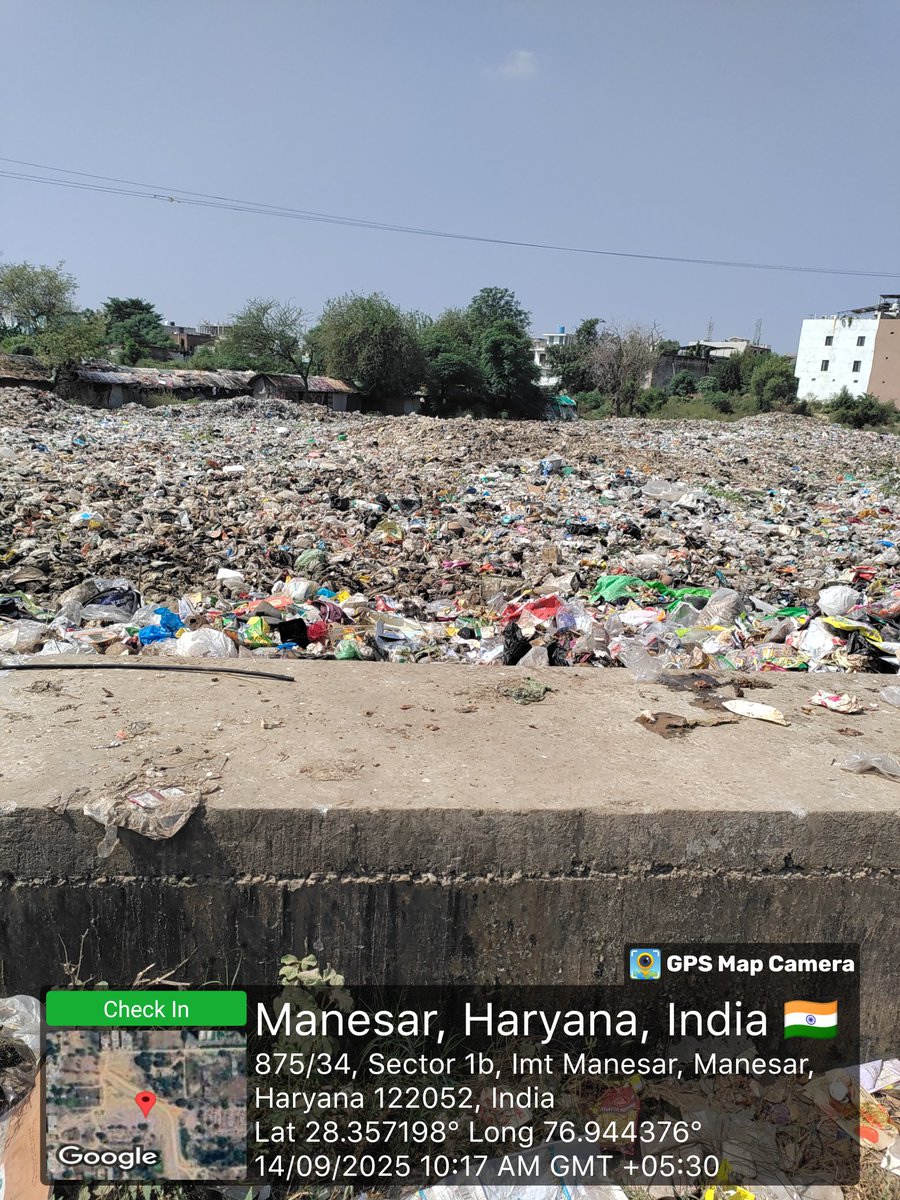 RWAManesar's tweet photo. @MCManesar @MoHUA_India @ulbharyana @SwachhBharatGov @SwachSurvekshan @DC_Gurugram @cmohry @diprogurugram1 आप डस्टबिन लगवा कर तो देखें? नागरिक और निवासी इतना तो जिम्मेदार हैं कि सारा कुड़ा कचरा डस्टबिन में ही फेंकेंगे और @MCManesar को सिर्फ डस्टबिन से ही उठाना पड़ेगा। ज़रा आज़मा कर तो देखें?। https://t.co/RwepV8PDnx