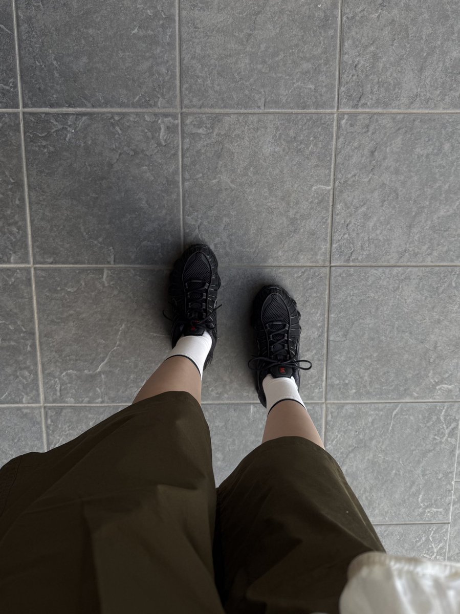 07___trn's tweet photo. 念願のshoxとaeae🤍 https://t.co/RSF8dzRIfz