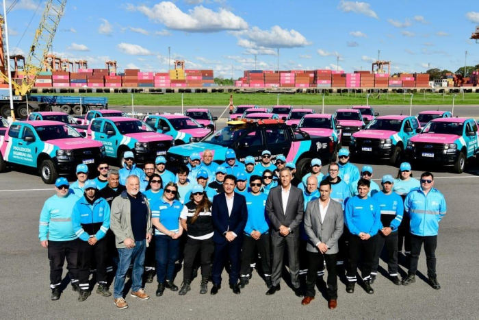 🚔Ensenada: La Provincia refuerza la seguridad vial con nuevas camionetas

agenciacomba.com.ar/ensenada-la-pr…

#Ensenada #seguridadvial @kicillofok <a href="/BAProvincia/">Gobierno PBA</a> <a href="/MartinMarinucci/">Martín Marinucci</a> <a href="/TransportePBA/">Ministerio de Transporte</a> #AxelKicillof #EduardoFeijoo <a href="/EduardoFeijoo/">Eduardo Feijoo</a> #MinisteriodeTransporte #ComBA #MartínMarinucci