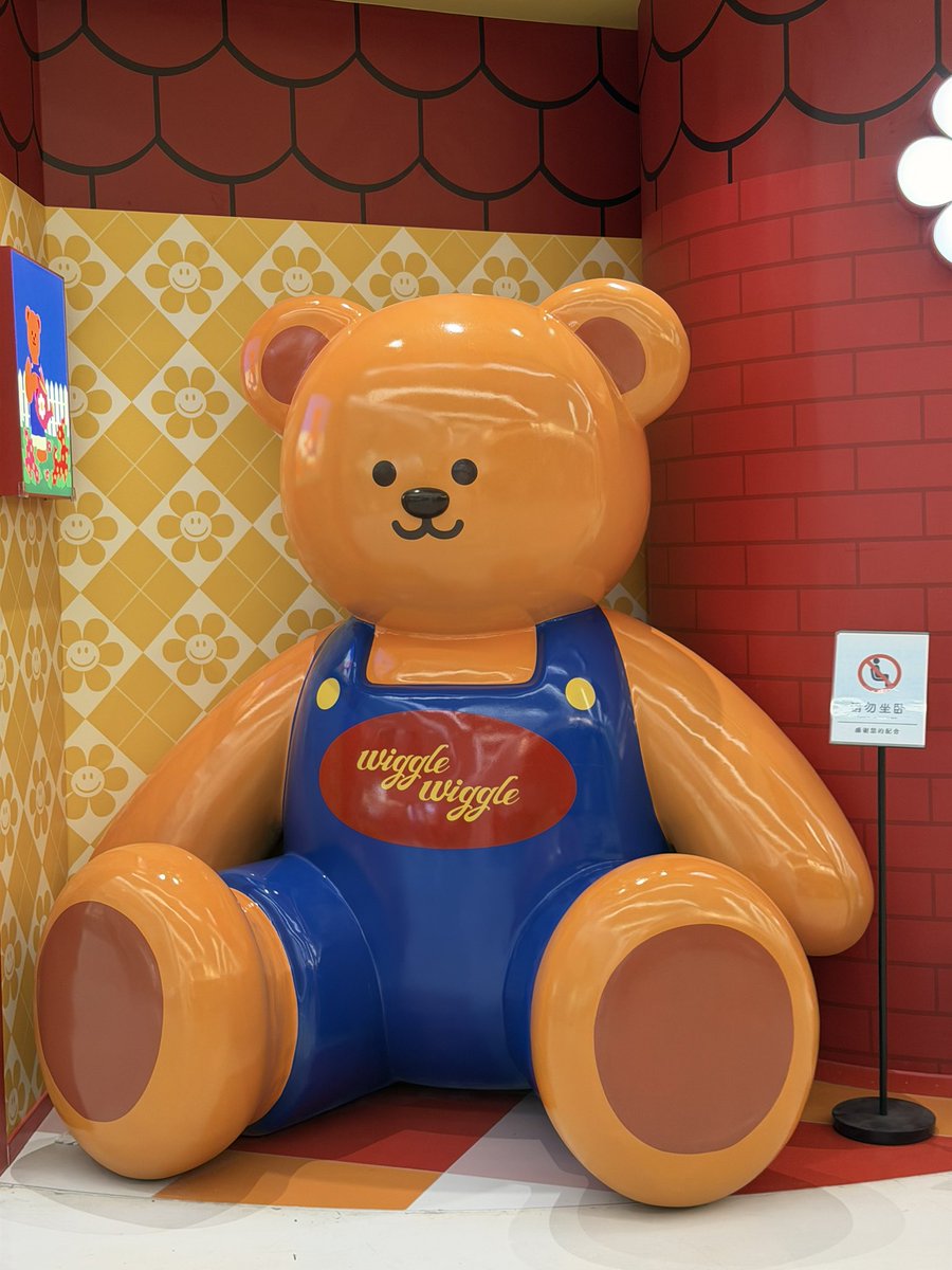 bethy39244902's tweet photo. No need to fly to #SouthKorea 🇰🇷 — now you can shop #WiggleWiggle at #HopsonOne in #Beijing!
Big store, tons of cute picks… though the prices are a little on the steep side 💸😉 https://t.co/US704DLctr