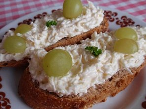 marta_molpe's tweet photo. @hyewint Try it with garlic-cheese spread, it's amazing ♥ https://t.co/hoi94xHFCt
