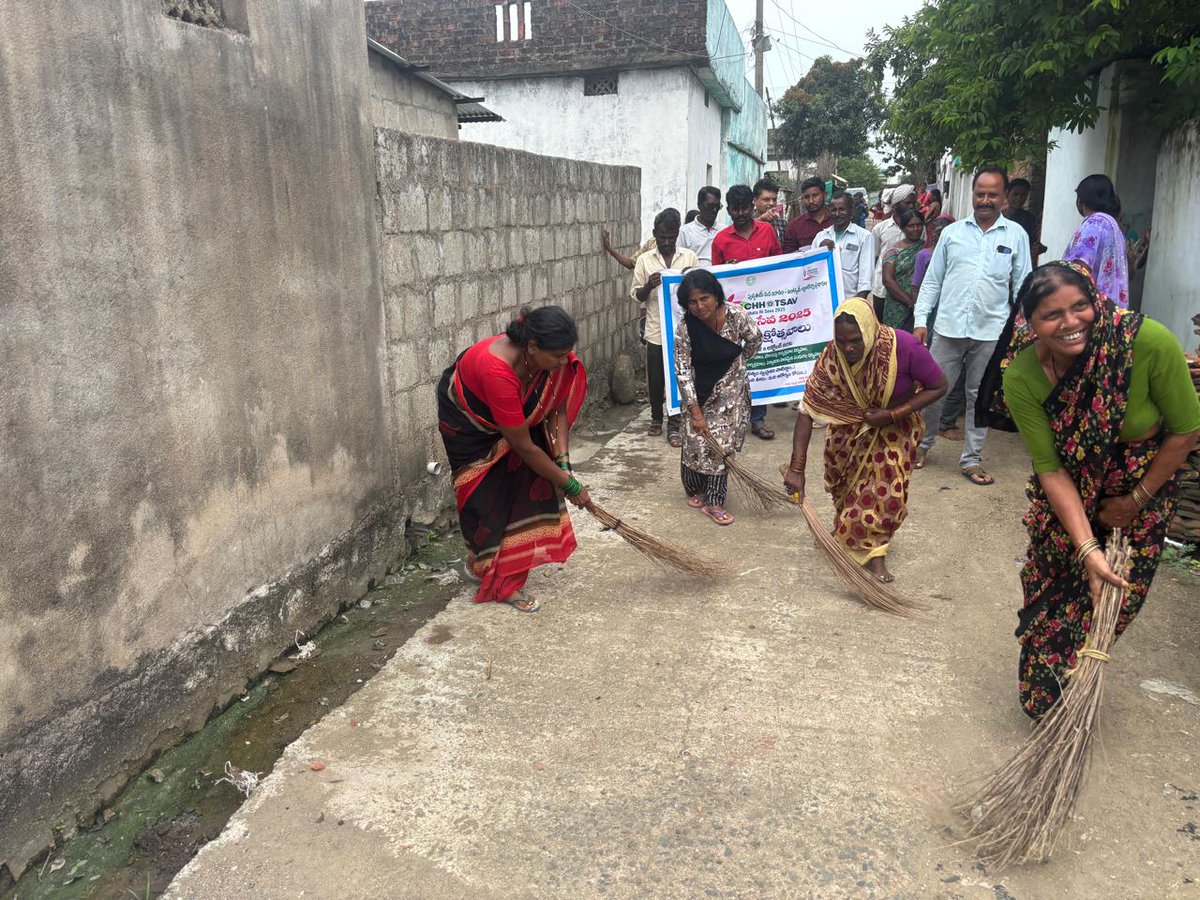 As a part of Swachhata hi Seva'2025 cleanliness drives has been conducted at Narnoor mandal, Adilabad District.
#SHS2025
#Swachh BharatMission Grameen
#SwachhataHiSeva2025
#Swachhotsav
#SBMG
#SwachhSujalGaon
#ODFPlus