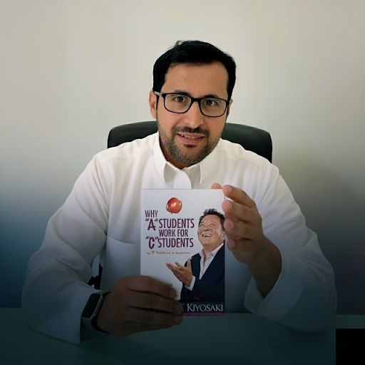 ليش أنجح الطلاب مو دايمًا أنجح الموظفين؟

كثير من من المسؤولين والمدراء يقولون: "يا أخي فلان كان متفوّق في الجامعة، لكن بالعمل ما عطانا اللي نتوقعه!"، بينما تلقى شخص ثاني معدّله عادي أو حتى متواضع، لكنه يبدع بالعمل ويصنع الفارق.

نفس الفكرة طرحها روبرت كيوساكي في كتابه الشهير