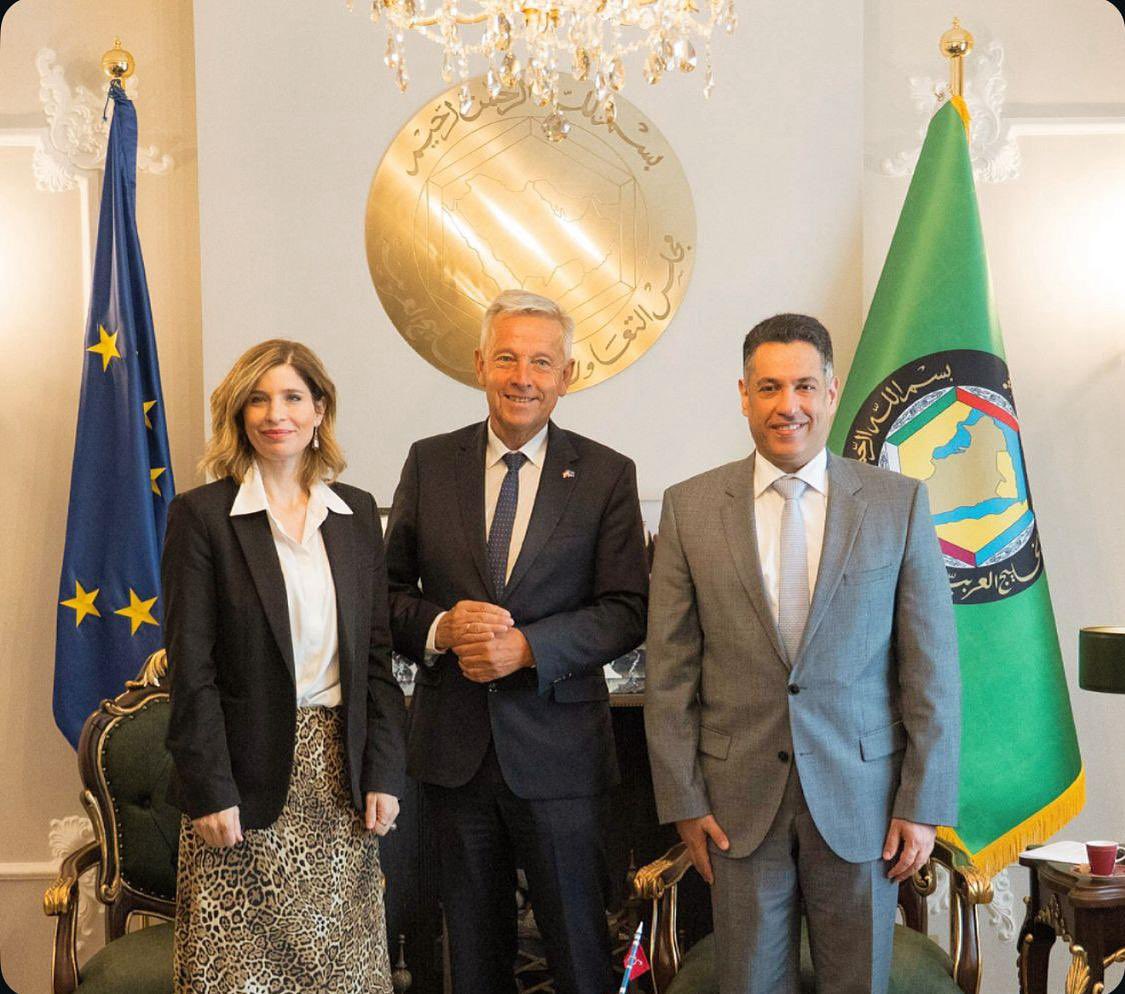 التقى سعادة السفير/ فهد صقر الجيماز في مقر البعثة بالسيد/ رينولد لوباتكا، رئيس وفد العلاقات مع شبه الجزيرة العربية في البرلمان الأوروبي، عضو لجنة الشؤون الخارجية، والدكتورة/ هناء جلول، نائبة رئيس لجنة الشؤون الخارجية في البرلمان الأوروبي، عضو وفد العلاقات مع شبه الجزيرة العربية،