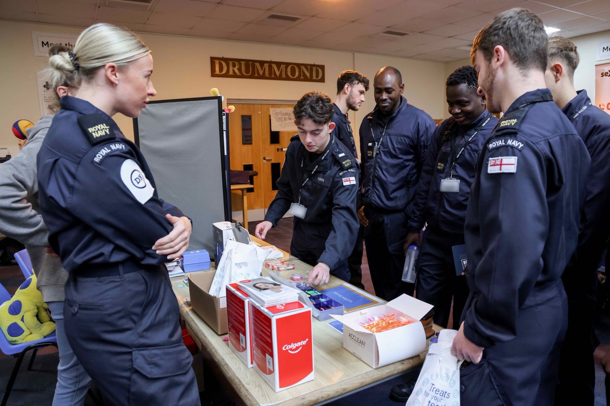 NAVYfit's tweet image. Personnel from across HMS Sultan got to explore the many different extra-curricular activities and personal support services that are on offer to them at the HMS Sultan Health and Wellbeing Fayre!

#NAVYfit #royalnavy #healthandwellbeing