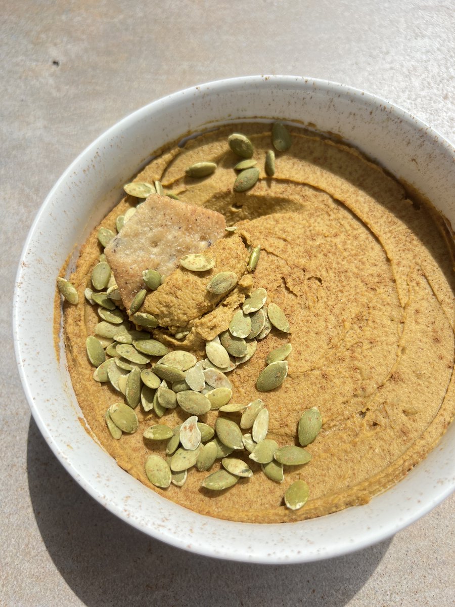 effortless_eats's tweet image. The pumpkin spice treat that can't be beat! Enjoy this Pumpkin Spice Hummus with crackers, pretzels, veggies, or a spoon 🧡

#effortlesseats #sunbutter #pumpkinspice #pumpkin #pumpkinrecipes