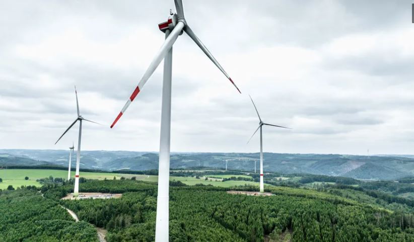 Kl_Stone's tweet image. Dass #Industrie Strom direkt aus einem #Windpark bezieht ist übrigens keine ganz neue Entwicklung.

Bereits vor über einem Jahr wurde ein Walzwerk von #ThyssenKrupp Steel in Hohenlimburg per 3 km langer Direktleitung an einen Windpark angeschlossen...

1/2
spiegel.de/wirtschaft/unt…