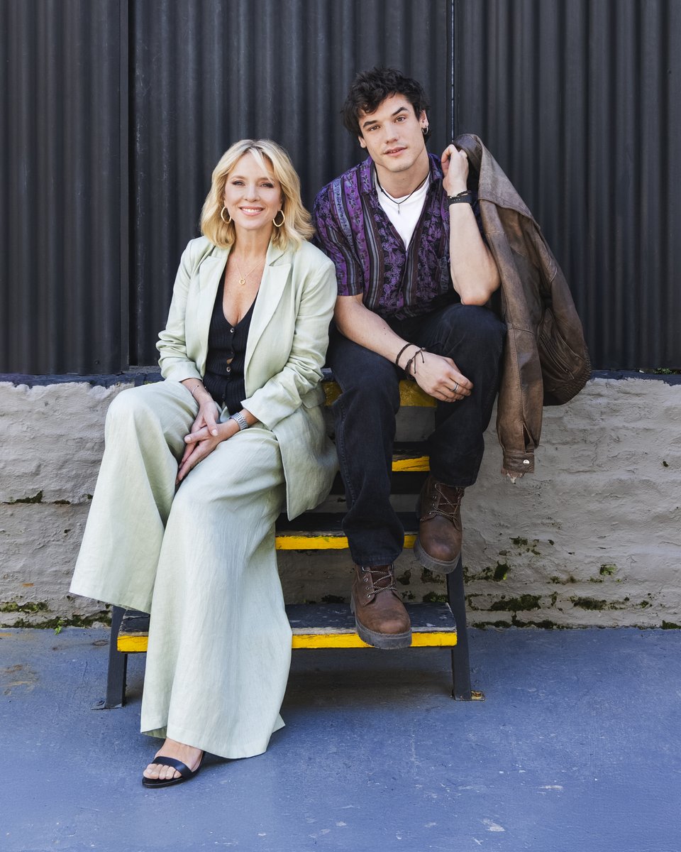 CheNetflix's tweet image. ¿Qué harías si tu novio desaparece en circunstancias extrañas cuando eras joven y vuelve 30 años después con la misma edad, la misma fisonomía y pensando que solo pasaron un par de horas? La serie El tiempo puede esperar ya está en producción.