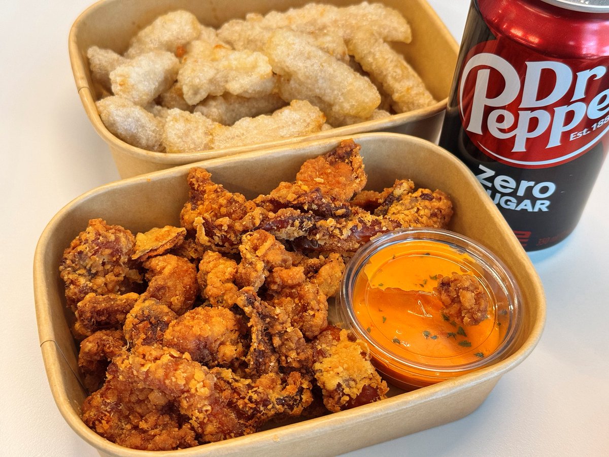 daiyuh's tweet image. 얼마 전 점심은 #롯데마트 #닭껍질튀김 #탕수육 구매. 달달한 소스는 피하고 싶어서 #오뚜기 #고소후 곁들여 냠냠.